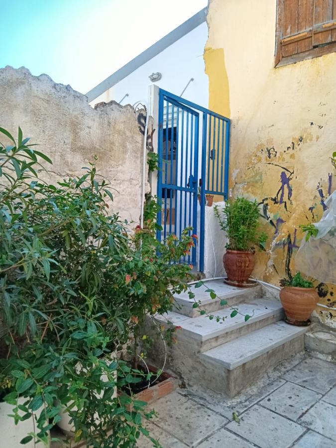 אתונה Under The Acropolis, Tiny Room, Big Terrace מראה חיצוני תמונה